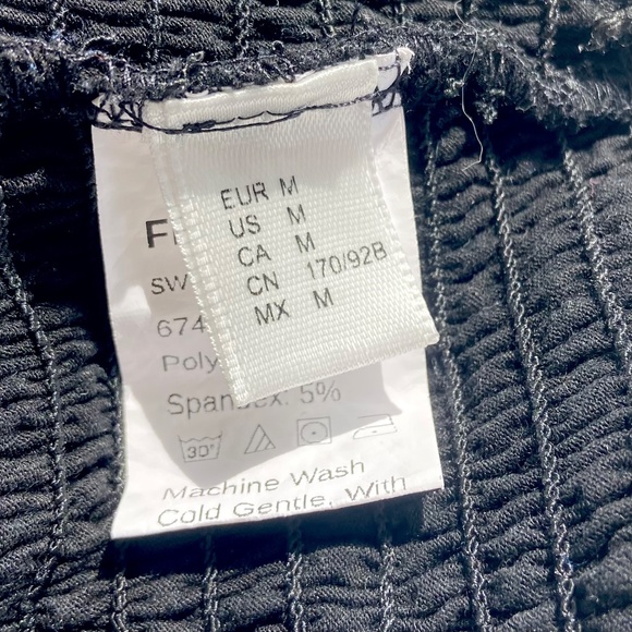 Black Ruffled Crop Top Size Med - Picture 5 of 6